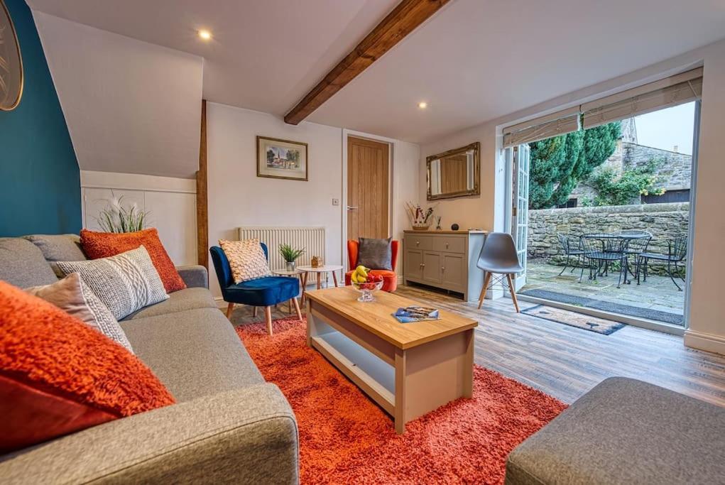 Delightful Two-Bedroom Cottage In The Heart Of Bakewell Exterior photo