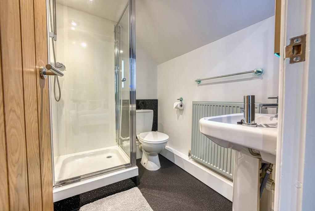 Delightful Two-Bedroom Cottage In The Heart Of Bakewell Exterior photo