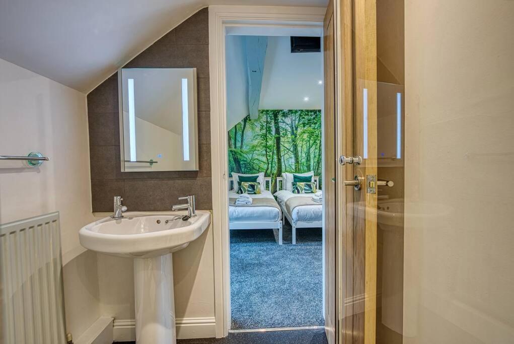 Delightful Two-Bedroom Cottage In The Heart Of Bakewell Exterior photo