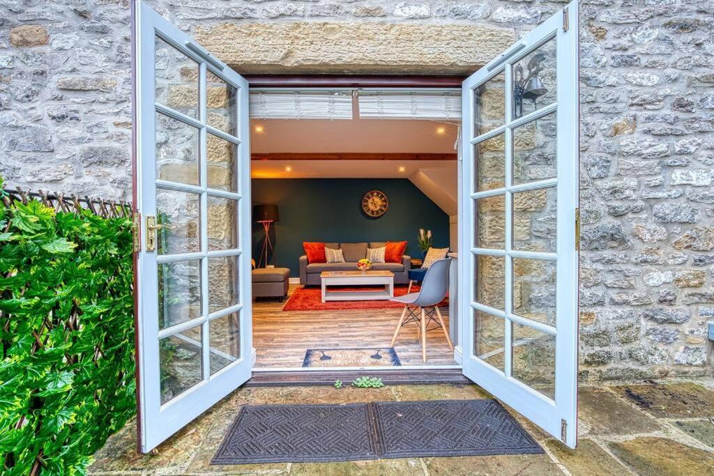 Delightful Two-Bedroom Cottage In The Heart Of Bakewell Exterior photo